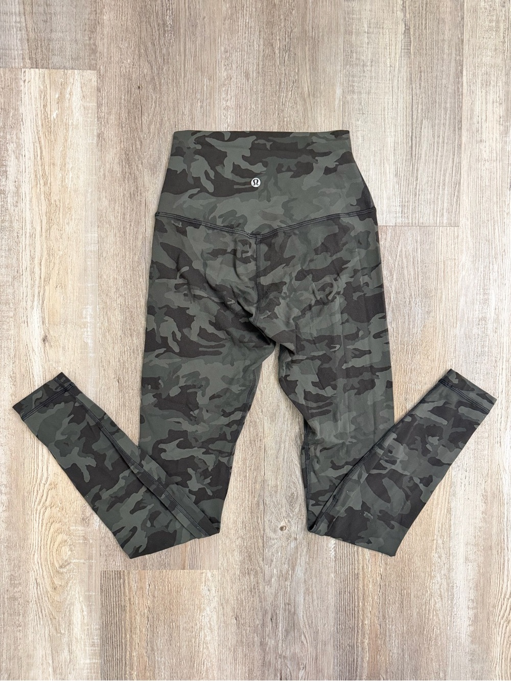 Lululemon Align High-Rise Pant 28" Leggings in Green Camo, size 4